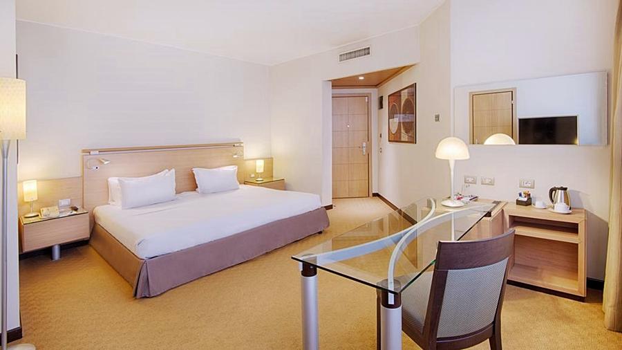 Nh Bologna Villanova Hotel