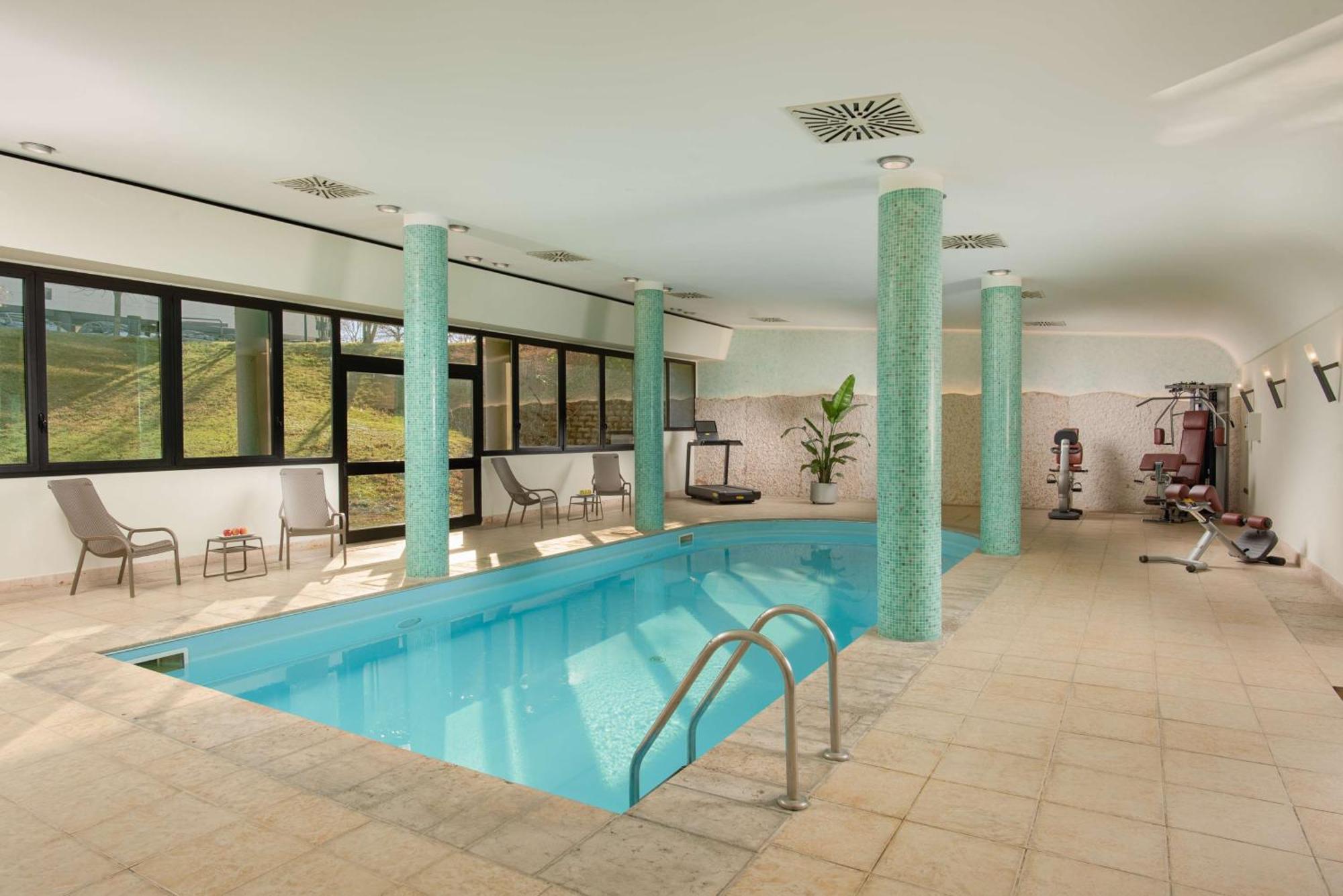 Nh Bologna Villanova Hotel 4*