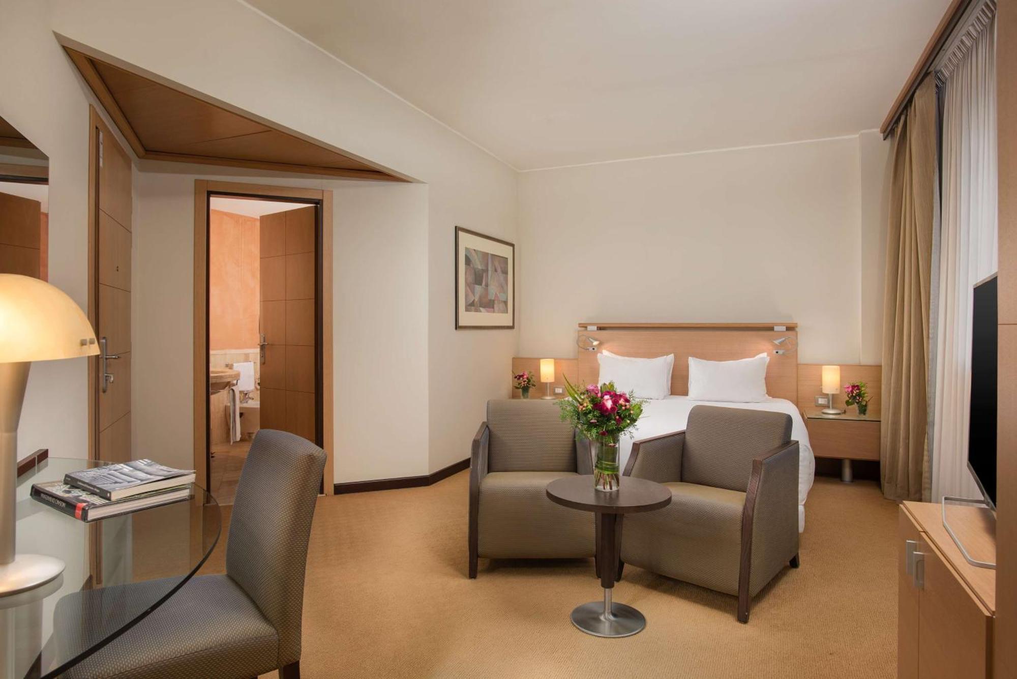 Nh Bologna Villanova Hotel