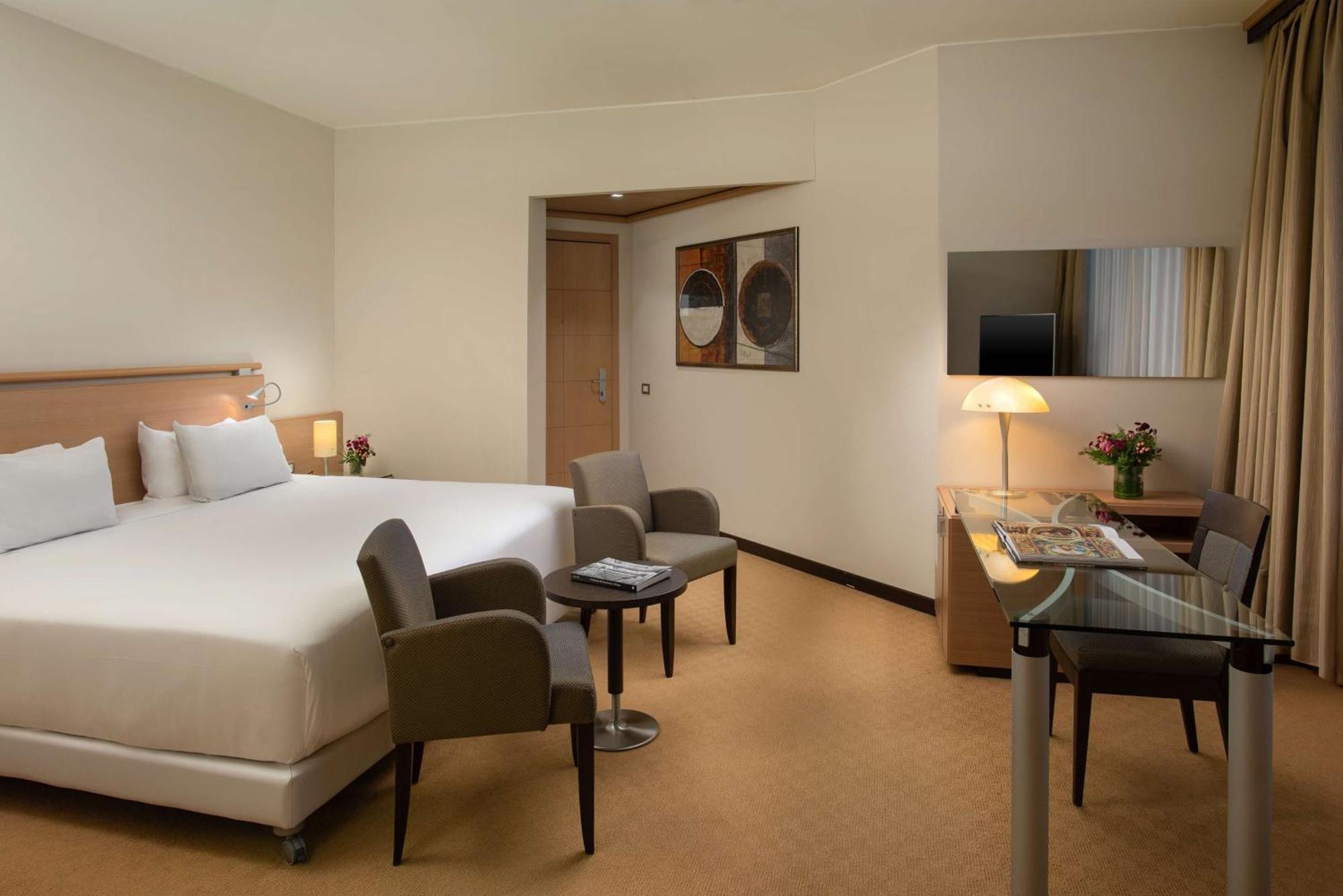 Nh Bologna Villanova Hotel 4*
