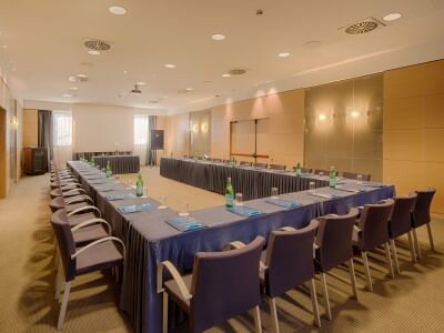Nh Bologna Villanova Hotel 4*